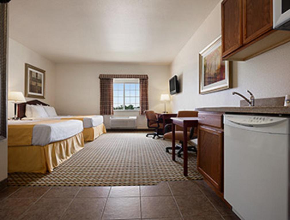 Days Inn & Suites By Wyndham Columbus Ne Exterior foto