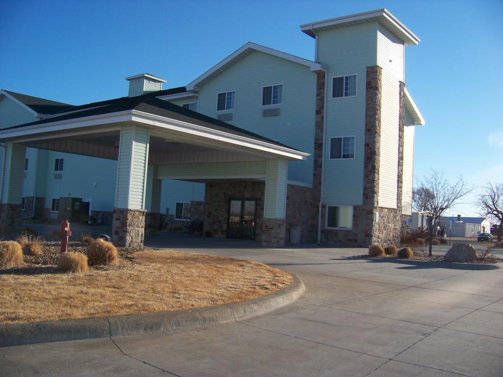 Days Inn & Suites By Wyndham Columbus Ne Exterior foto